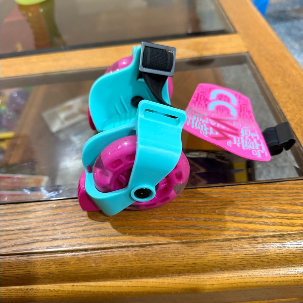 Madd Gear Girls Pink Neon Street  Shoe Roller Skate  Adjustable Light Up. Only 1